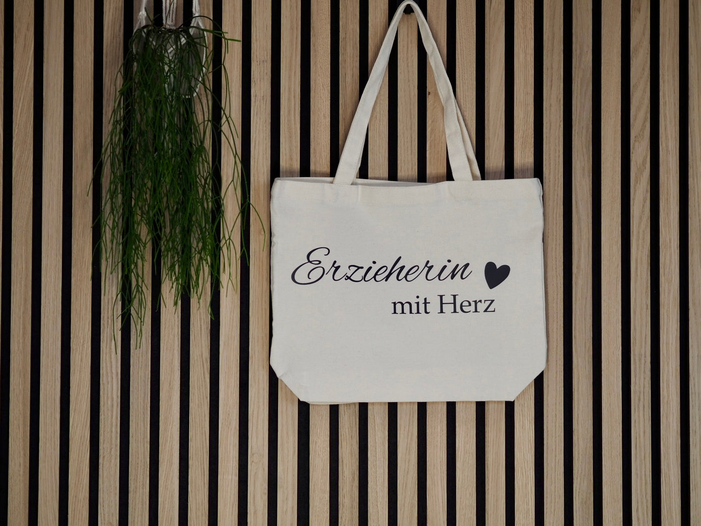Stoffbeutel in beige mit Aufdruck „Erzieherin mit Herz“