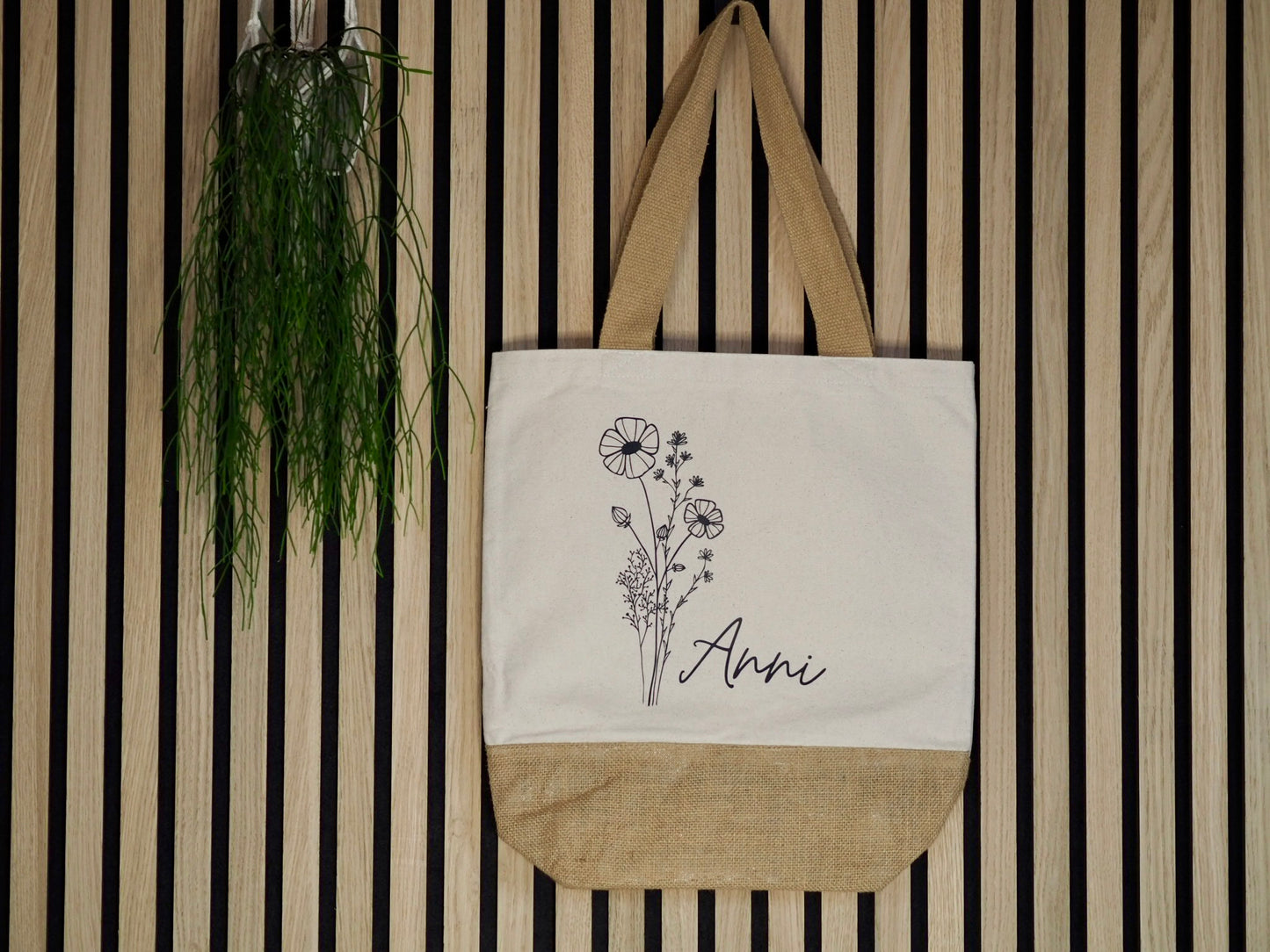 Stoffbeutel in beige mit Jute und Flower/Blumen-Motiv personalisiert