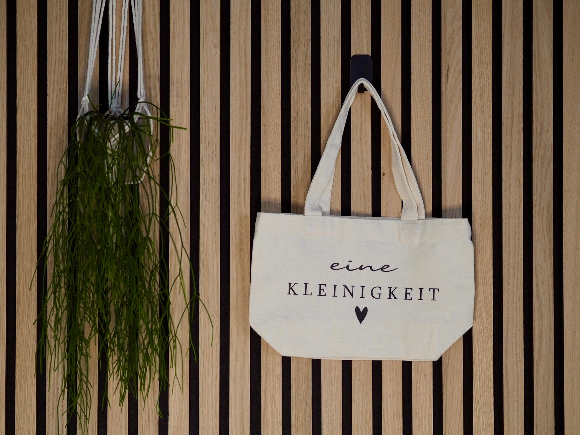 Stoffbeutel in beige mit Aufdruck „eine Kleinigkeit“ zum Verschenken