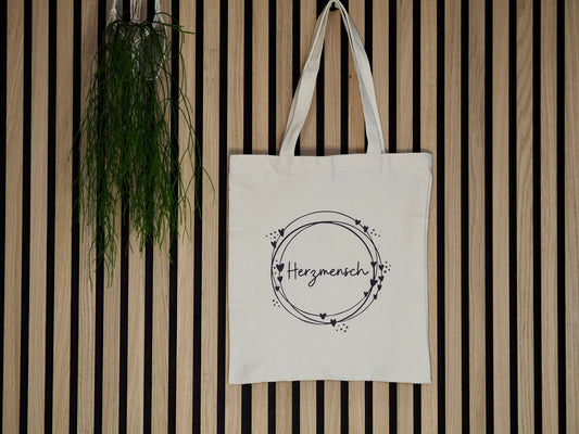 Stoffbeutel in beige und Herzkranz-Motiv personalisiert